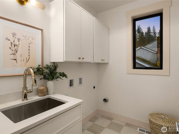 4120 161st Avenue SE, Bellevue WA 98006