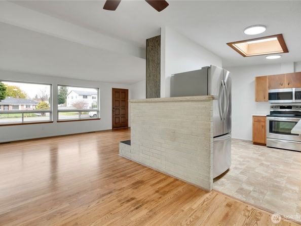 1361 S 279th Street, Des Moines WA 98198