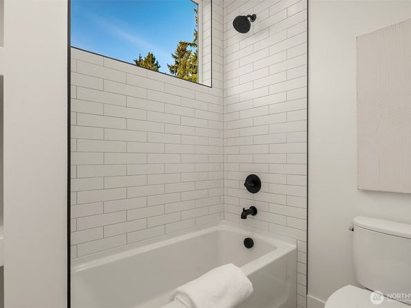 7018 127th Avenue NE, Kirkland WA 98033