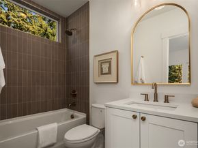 7018 127th Avenue NE, Kirkland WA 98033