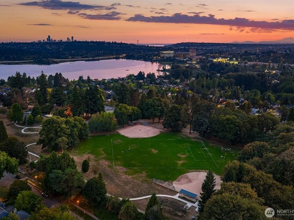 4855 NE 41st Street, Seattle WA 98105