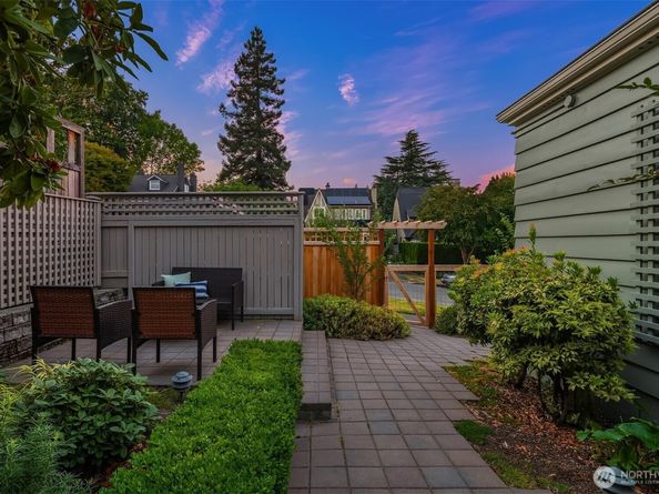 4855 NE 41st Street, Seattle WA 98105