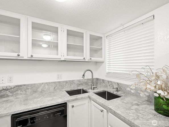 15840 NE Leary Way 6103, Redmond WA 98052