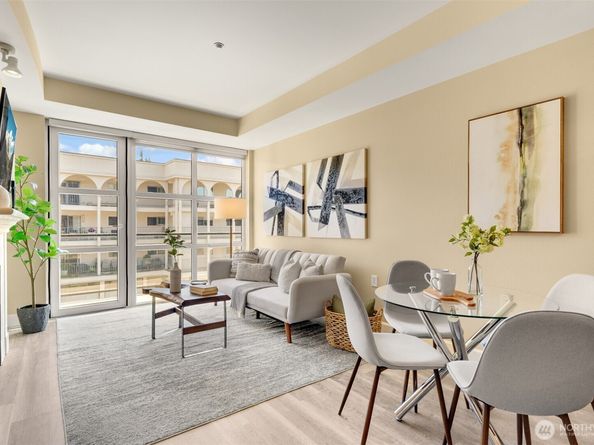10047 Main Street 305, Bellevue WA 98004