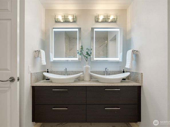 10047 Main Street 305, Bellevue WA 98004