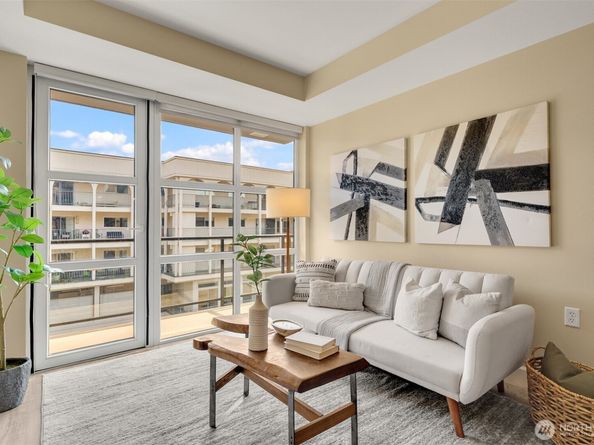 10047 Main Street 305, Bellevue WA 98004