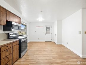 2612 204th Street SW, Lynnwood WA 98036