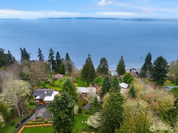 7946 Grand Avenue NE, Bainbridge Island WA 98110