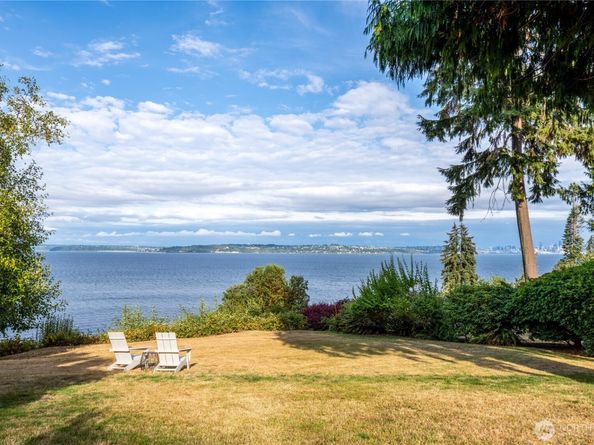 7946 Grand Avenue NE, Bainbridge Island WA 98110