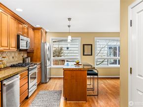 231 105th Avenue SE, Bellevue WA 98004