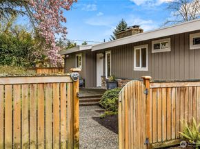 231 105th Avenue SE, Bellevue WA 98004