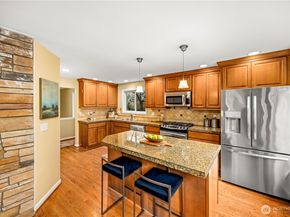 231 105th Avenue SE, Bellevue WA 98004