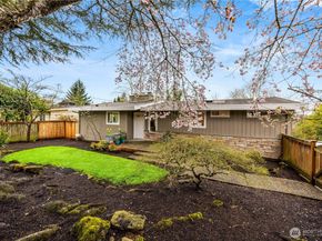 231 105th Avenue SE, Bellevue WA 98004