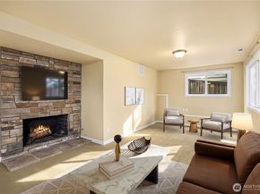 231 105th Avenue SE, Bellevue WA 98004
