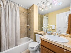 231 105th Avenue SE, Bellevue WA 98004