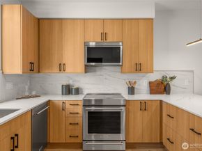 914 B 15th Avenue, Seattle WA 98122