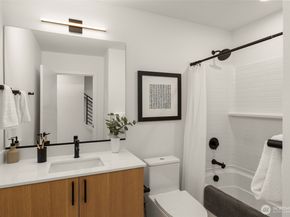 914 B 15th Avenue, Seattle WA 98122