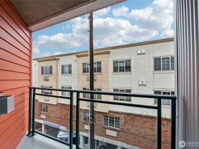 2331 42nd Avenue SW 414, Seattle WA 98116