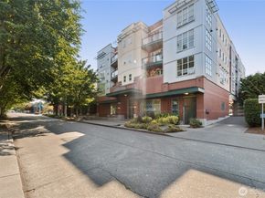 2331 42nd Avenue SW 414, Seattle WA 98116