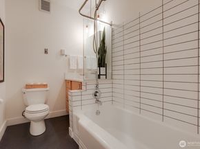 214 Summit Avenue E 402, Seattle WA 98102