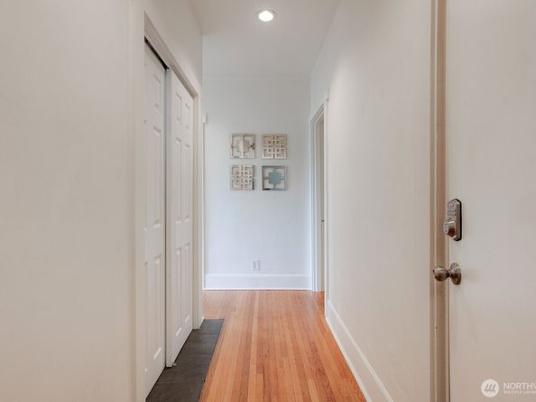 214 Summit Avenue E 402, Seattle WA 98102