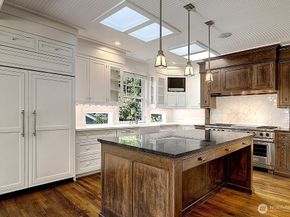 8975 NE 10th Street, Bellevue WA 98004