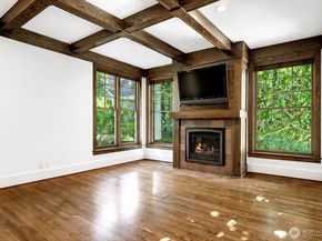 8975 NE 10th Street, Bellevue WA 98004