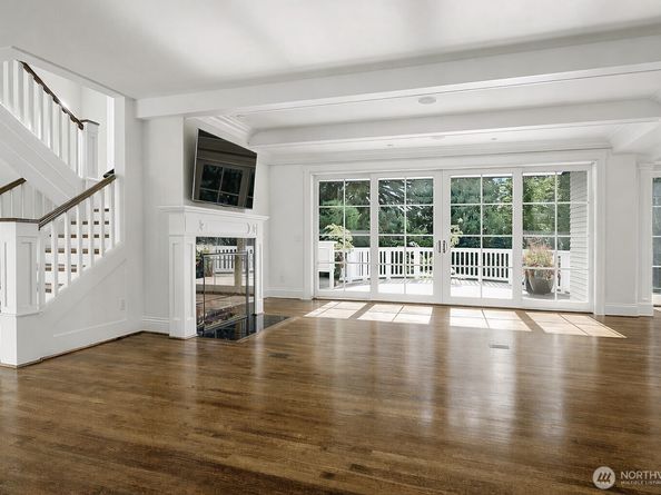 8975 NE 10th Street, Bellevue WA 98004