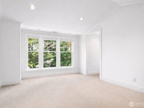 8975 NE 10th Street, Bellevue WA 98004