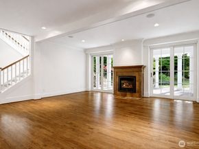 8975 NE 10th Street, Bellevue WA 98004