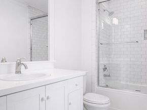 8975 NE 10th Street, Bellevue WA 98004