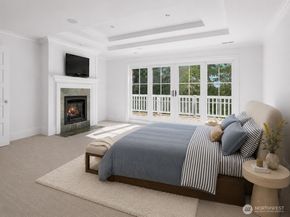 8975 NE 10th Street, Bellevue WA 98004