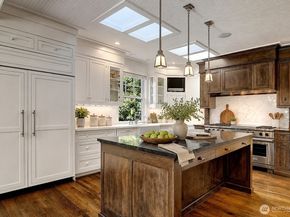 8975 NE 10th Street, Bellevue WA 98004
