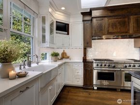 8975 NE 10th Street, Bellevue WA 98004