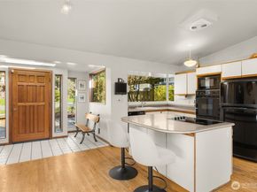 10529 NE 20th Place, Bellevue WA 98004