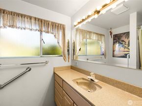 10529 NE 20th Place, Bellevue WA 98004