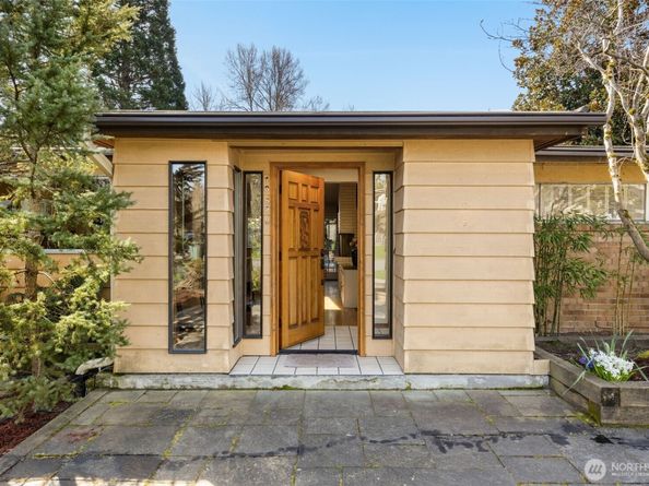 10529 NE 20th Place, Bellevue WA 98004