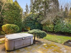 10529 NE 20th Place, Bellevue WA 98004