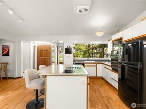 10529 NE 20th Place, Bellevue WA 98004