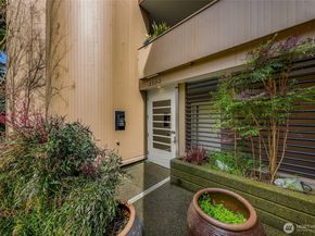2134 Waverly Place N 202, Seattle WA 98109