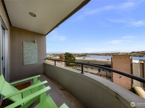 2134 Waverly Place N 202, Seattle WA 98109