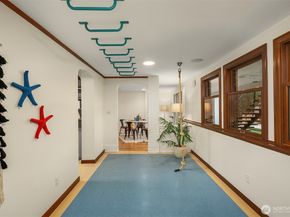 2409 29th Avenue W, Seattle WA 98199