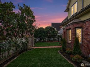 2409 29th Avenue W, Seattle WA 98199