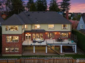 2409 29th Avenue W, Seattle WA 98199