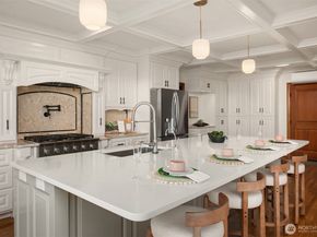 2409 29th Avenue W, Seattle WA 98199