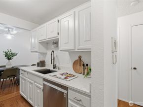 2034 14th Avenue W 302, Seattle WA 98119