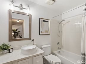 2034 14th Avenue W 302, Seattle WA 98119