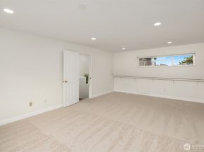 1734 Ilwaco Avenue NE, Renton WA 98059