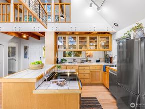 16273 Reitan Road NE, Bainbridge Island WA 98110