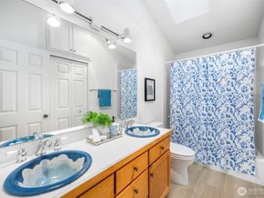 16273 Reitan Road NE, Bainbridge Island WA 98110